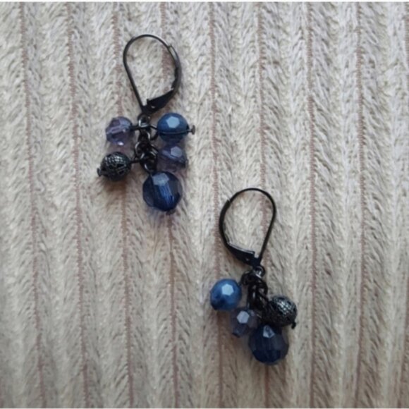 Earrings, Bracelets, Necklace, Headbands, Mood Ring, Estee Lauder Makeup Bag - Picture 5 of 16